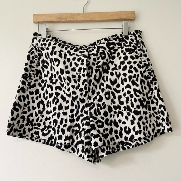 J. Crew Animal Print Short Black and White Cotton Linen Size 6 Ruffles - Picture 2 of 8